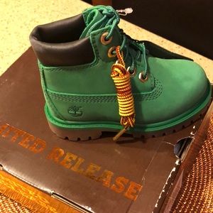 Brand new Limited Edition toddlers size 7 Green suede Timberland boots